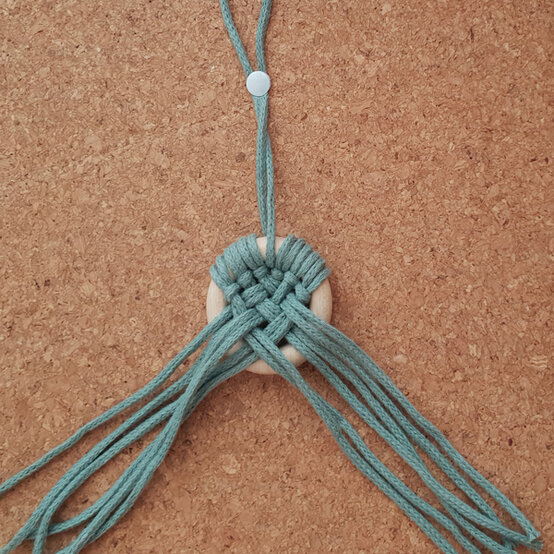 idea%5Fmacrame%2Dchristmas%2Dcrackers%2Dblue%5Fstep3.jpg?sw=554&q=85