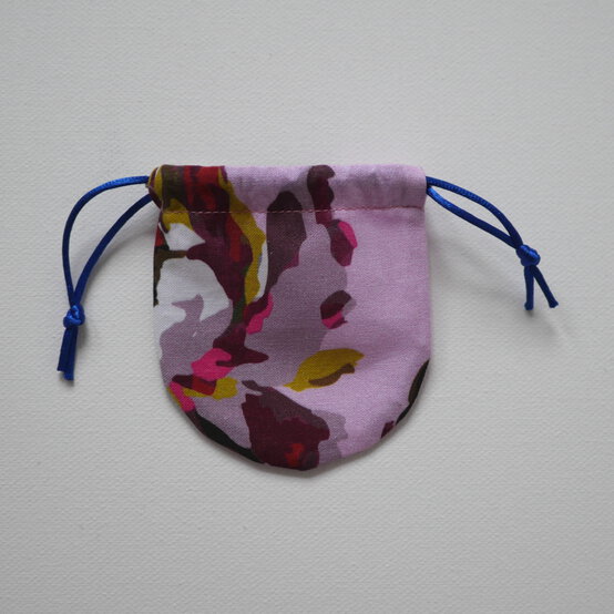 how_to_make_a_drawstring_coin_purse_step12.jpg?sw=554&q=85