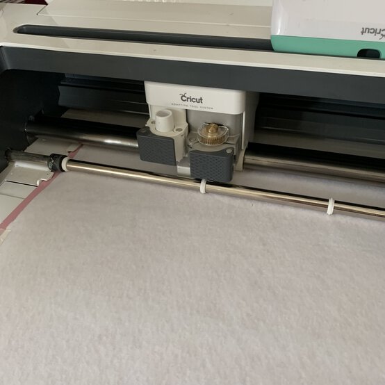 cricut-how-to-make-a-fabric-banner_step5b.jpg?sw=554&q=85