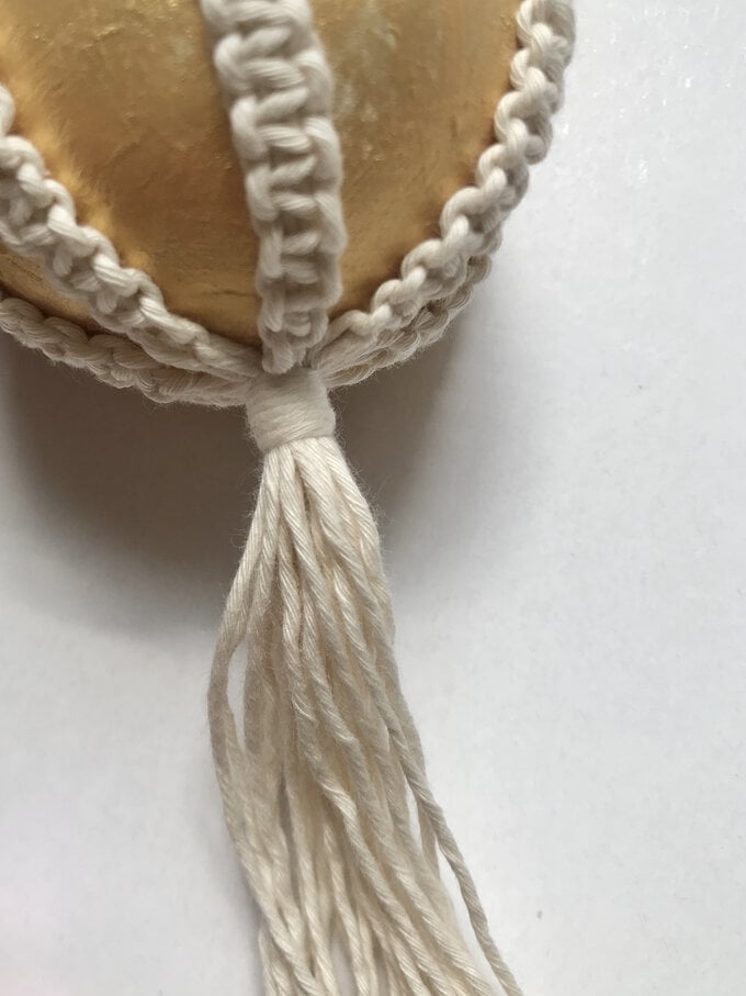 how_to_make_macrame_baubles_gold_tutorial_step-6.jpg?sw=680&q=85