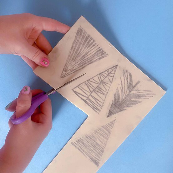 Idea_how-to-make-lino-print-gift-wrap_step3c.jpg?sw=554&q=85