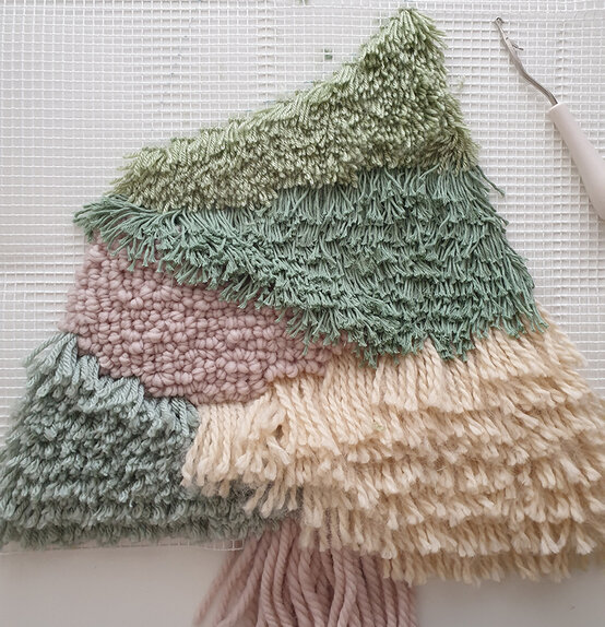 Idea_How-to-make-a-latch-hook-tree_Step-8.jpg?sw=554&q=85