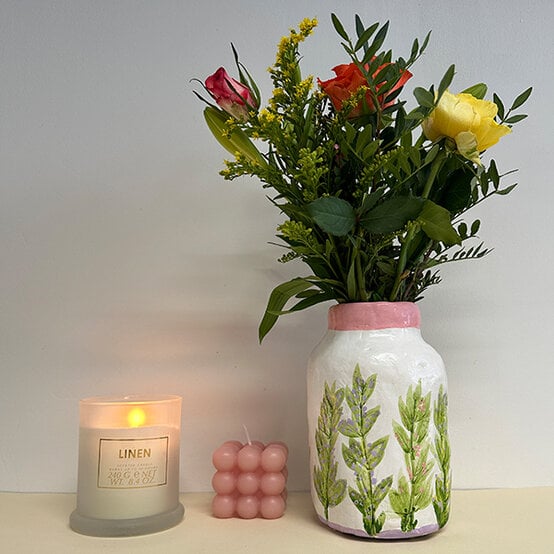 how%2Dto%2Dmake%2Da%2Dclay%2Dflower%2Dpressed%2Dvase%5Fstep%2D4.jpg?sw=554&q=85