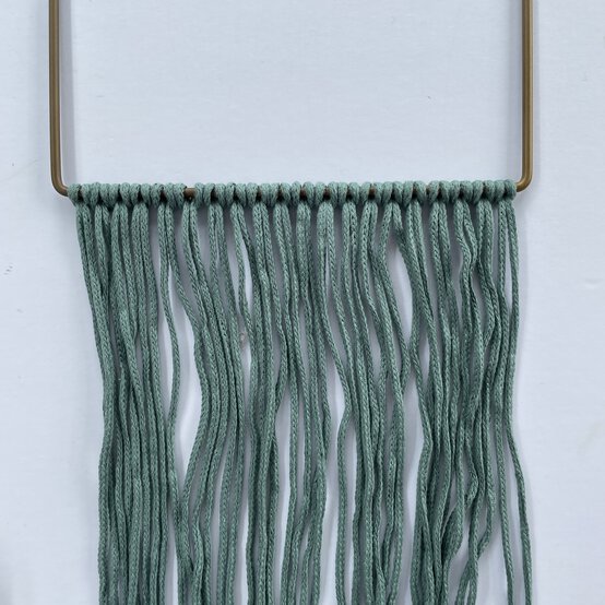 Idea_How-to-Make-a-Trio-of-Macrame-Wreaths_STEP%201-Square.jpg?sw=554&q=85