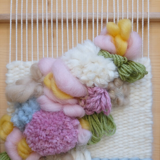 how_to_make_-a_floral_weave_40.jpg?sw=554&q=85