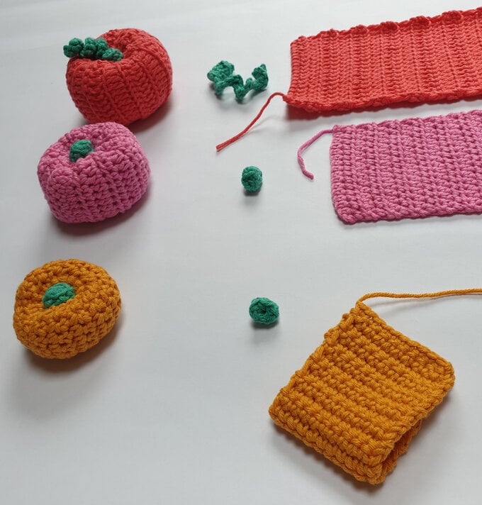 how-to-crochet-an-autumn-wreath-pumpkin-1.jpg?sw=680&q=85