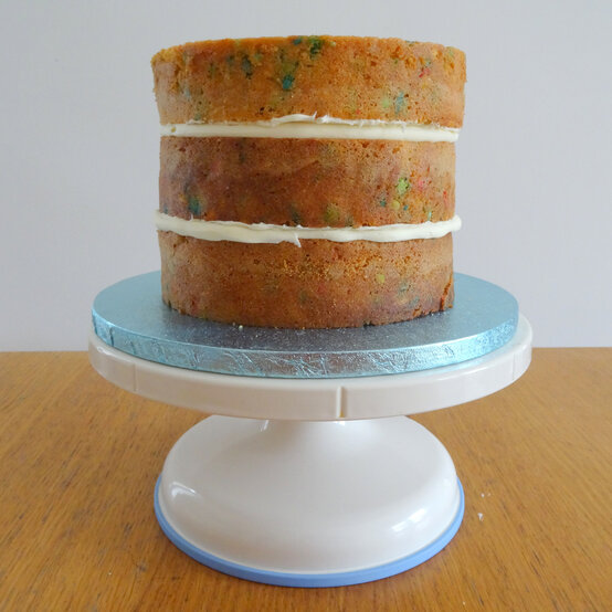 funfetti-ice-cream-cake_step5_2.jpg?sw=554&q=85