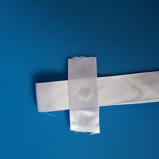 Idea_how-to-make-union-flag-bunting_ribbon-bunting_step3b.jpg?sw=554&q=85