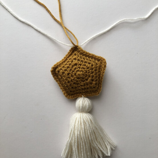 Christmas-stash-busting-ideas_Star16.jpg?sw=554&q=85