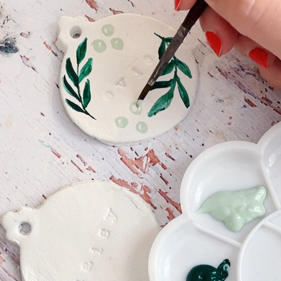 idea_clay-tree-decorations-bauble_step6.jpg?sw=554&q=85
