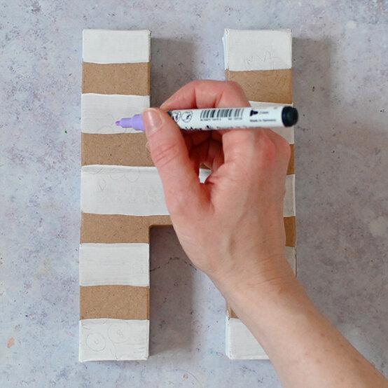 how-to-use-paint-markers_mache_step3.jpg?sw=554&q=85