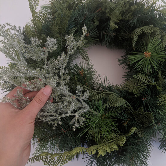 traditional-red-artificial-wreath-4.jpg?sw=554&q=85