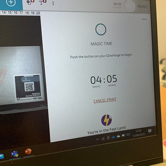 glowforge-how-to-make-an-acrylic-sign_step3a.jpg?sw=554&q=85