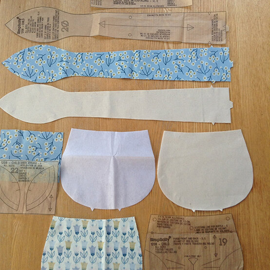 simplicity-pattern-cat-dress-bag-step14.jpg?sw=554&q=85