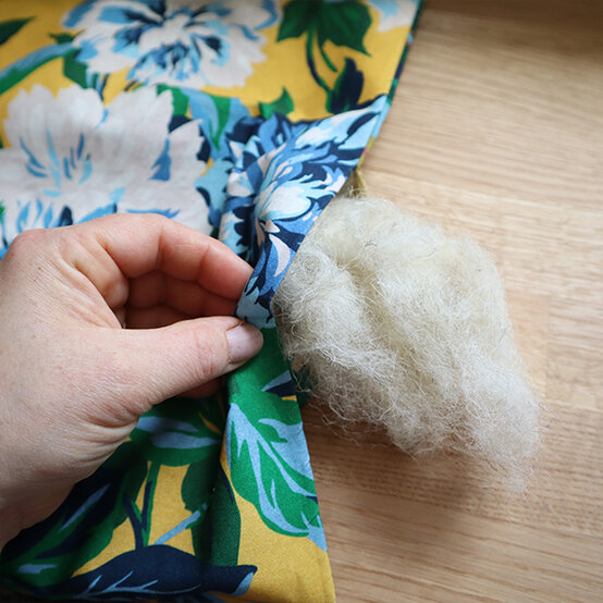 how-to-make-a-seat-cushion_step-5.jpg?sw=554&q=85