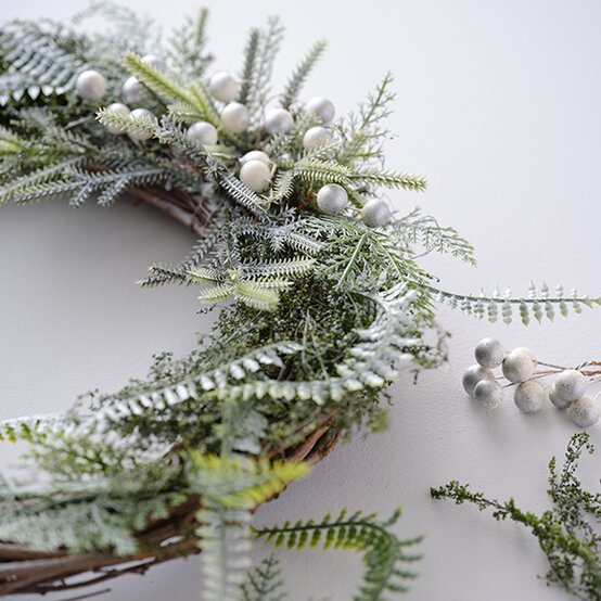 christmas-projects-wreath-1.jpg?sw=554&q=85