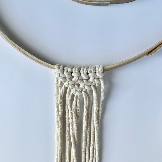 xmasmacramewreath_step-3.jpg?sw=554&q=85