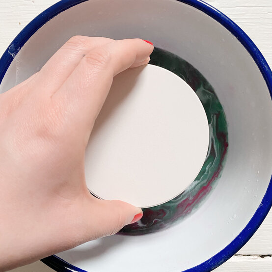 how_to_make_marbled_coasters_4.jpg?sw=554&q=85