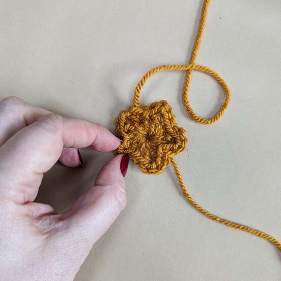 ideas%5Fstash%2Dbusting%2Dchristmas%2Dtable%2Ddecor%5Fchristmas%2Dtree%2Dcones%5Fstep%2D1d.jpg?sw=554&q=85