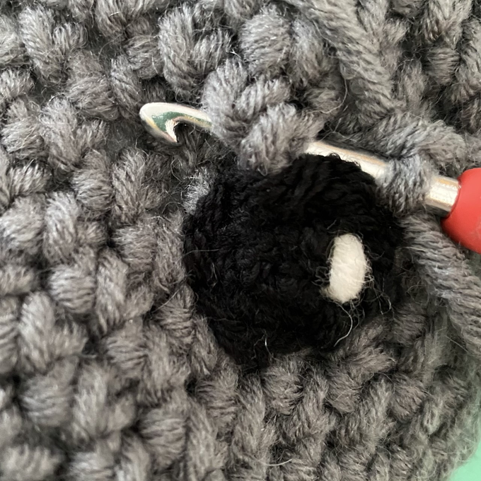 how_to_crochet_an_amigurumi_rhino__eyelids_5..png?sw=680&q=85