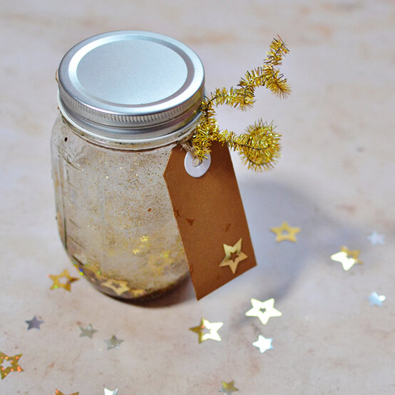 new-years-eve-kids-crafts31.jpg?sw=554&q=85