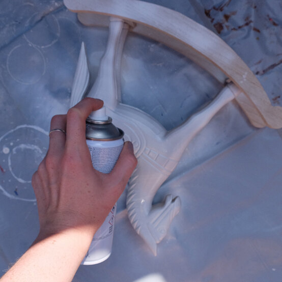 home-dec-wooden-horse-step1.jpg?sw=554&q=85