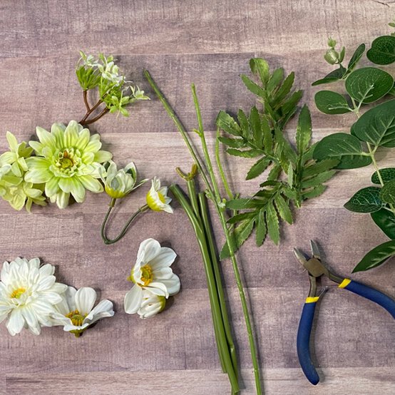 Idea_how-to-make-a-floral-bunny-headband_step11b.jpg?sw=554&q=85