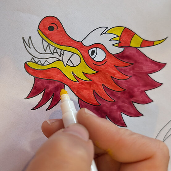 how%2Dto%2Dmake%2Da%2Ddancing%2Ddragon%2Dpuppet%5Fstep%2D1a.jpg?sw=554&q=85