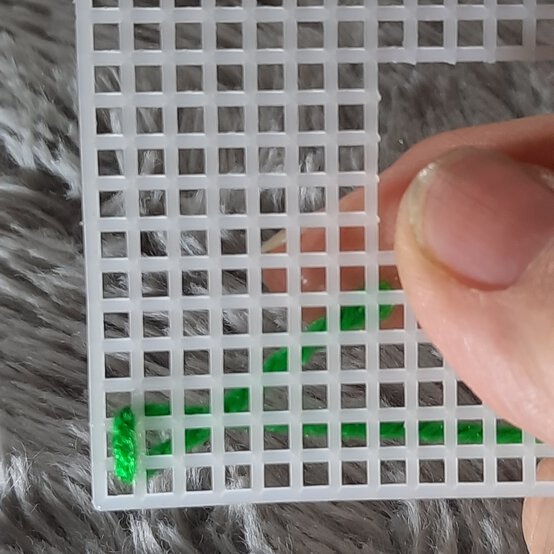 Idea_how-to-make-a-bargello-keyring_step2.jpg?sw=554&q=85