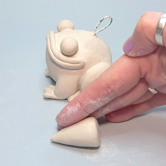 idea%5Fnovelty%2Dchristmas%2Ddecorations%2Dfrog%5Fstep%2D10.jpg?sw=554&q=85