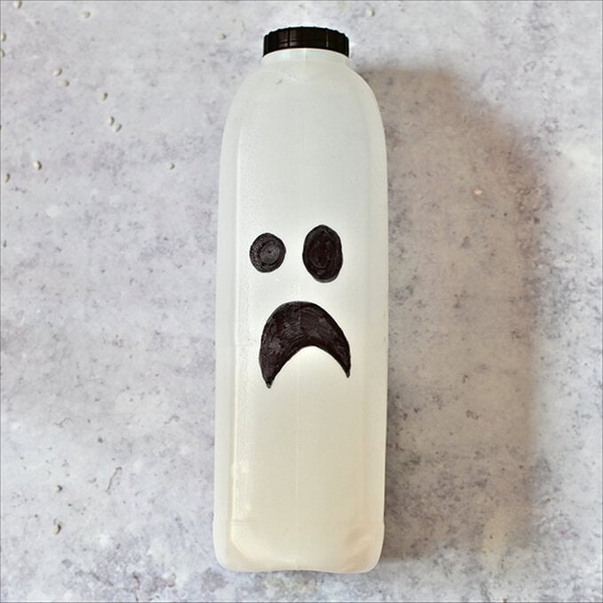milk-bottle-lanterns-step-1_2.jpg?sw=680&q=85