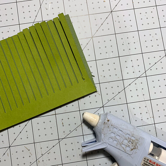 cricut_carrot-treat-box_step8_2.jpg?sw=554&q=85