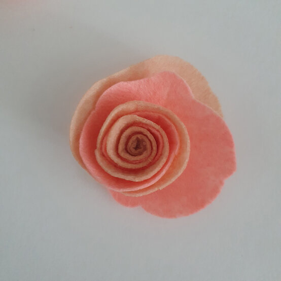 cricut-how-to-make-a-floral-headband-step8.3.jpg?sw=554&q=85