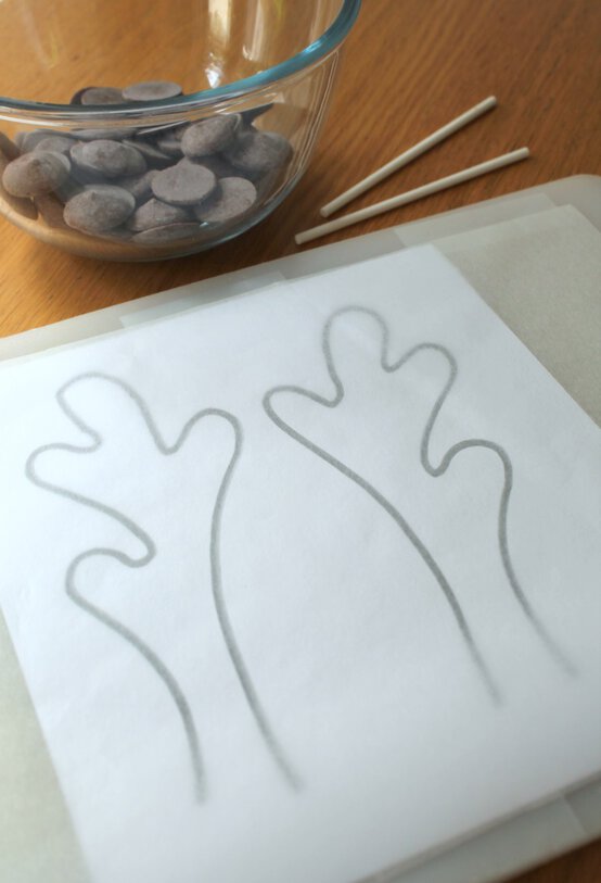 reindeer-cake1.jpg?sw=554&q=85