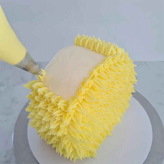 how-to-make-an-easter-chick-cake_step-4c.jpg?sw=554&q=85