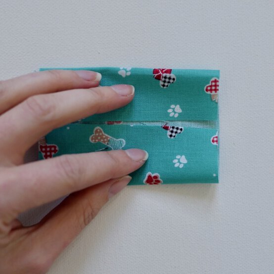 how_to_sew_a_dog_bow_tie_step%2013.jpeg?sw=554&q=85