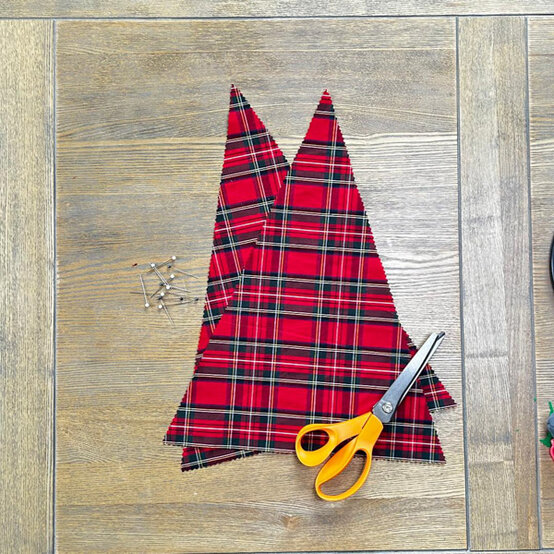 idea%5Fhow%2Dto%2Dsew%2Dchristmas%2Dtree%2Dcushions%5Fstep%2D03.jpg?sw=554&q=85