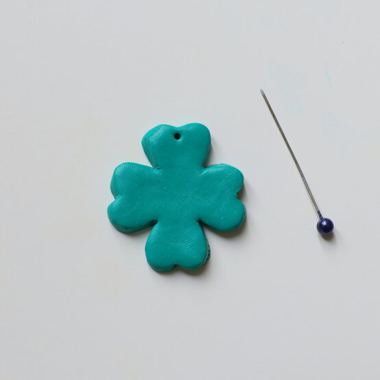 how_to_make_a_shamrock_fimo_necklace_c-square.jpg?sw=554&q=85