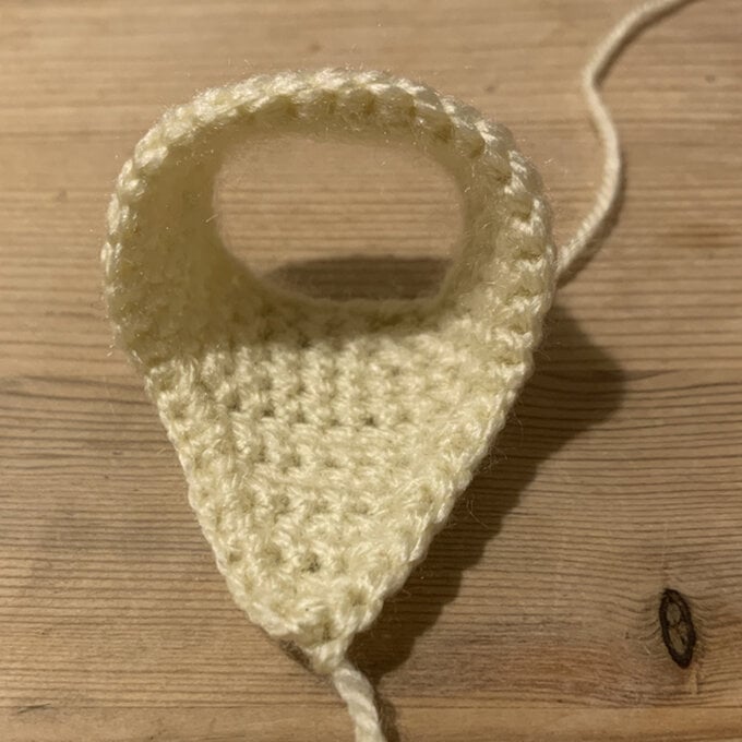 Idea_How-to-Crochet-an-Amigurumi-Corgi_Neck_Back.jpg?sw=680&q=85