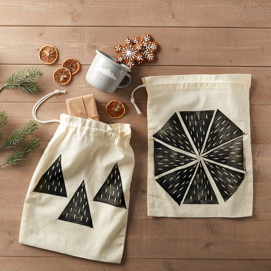 lino-printed-gift-bag-square.jpg?sw=554&q=85