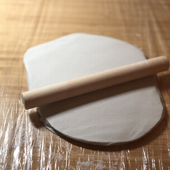 600x600_clay_christmas_decorations_1.jpg?sw=554&q=85