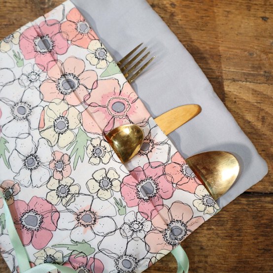 25-things-to-sew-cutlery-wrap.jpg?sw=554&q=85