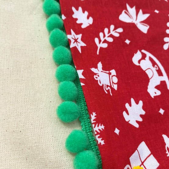 Idea_how-to-punch-needle-a-christmas-present-sack_step11a.jpg?sw=554&q=85