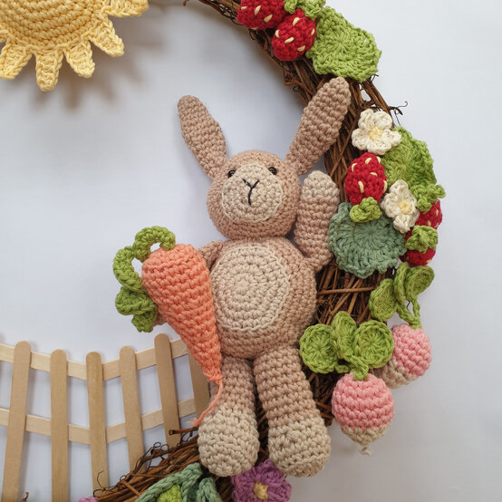 how_to_crochet_a_spring_wreath_easter-natalie-11.jpg?sw=554&q=85