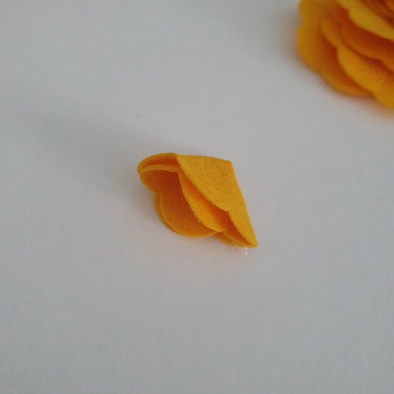 cricut-how-to-make-a-floral-headband-step9.2.jpg?sw=554&q=85