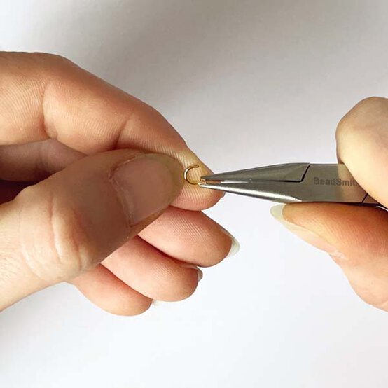 Layered%2DNecklace%2DGemstone%2DNecklace%2DStep5.jpg?sw=554&q=85