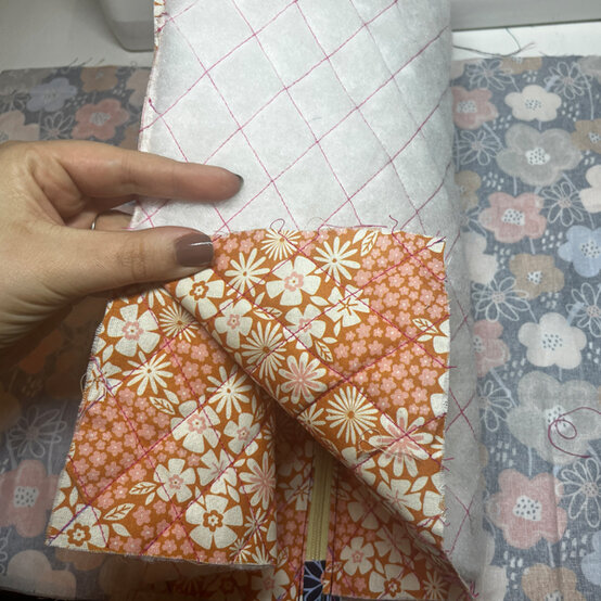 idea%5Fhow%2Dto%2Dsew%2Da%2Dquilted%2Dlaptop%2Dbag%5Fstep10b.jpg?sw=554&q=85