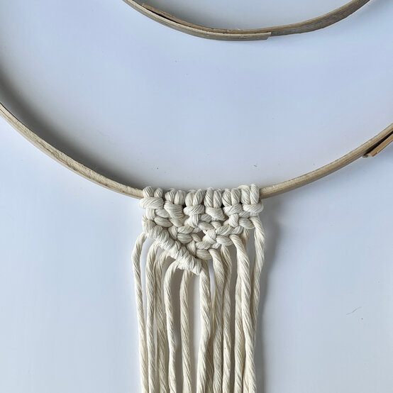 xmasmacramewreath_step-4.jpg?sw=554&q=85