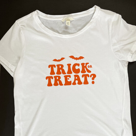 Idea_cricut-how-to-make-a-personalised-t-shirt-with-iron-on-vinyl_step6.JPG?sw=554&q=85