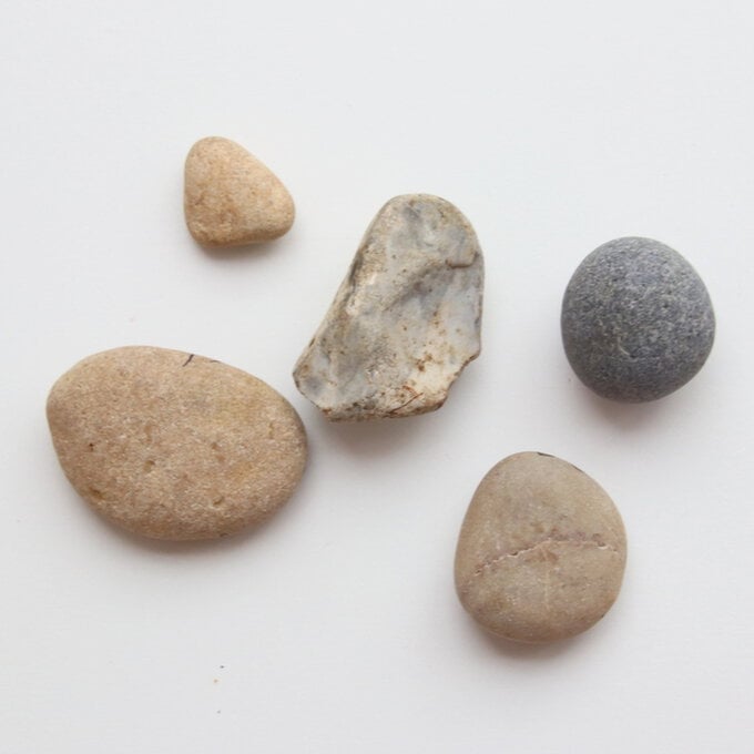 you_rock_picture_pebbles_step-1.jpg?sw=680&q=85